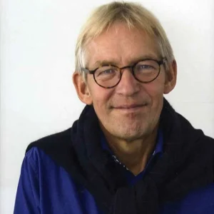 I ØJENHØJDE