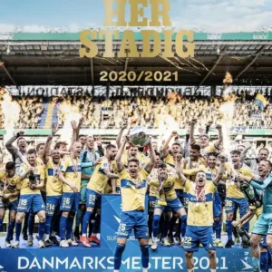 Vi står her stadig 2020/2021