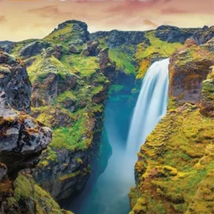 The Rough Guide to Iceland (Travel Guide with Free eBook) (8th ed. May. 22)