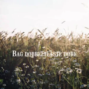 Bag dobbeltlåste døre